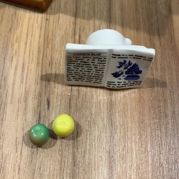 Paul Cardew Blue cupboard w dishes, fruit and cat teapot in great condition - Picture 8 of 8